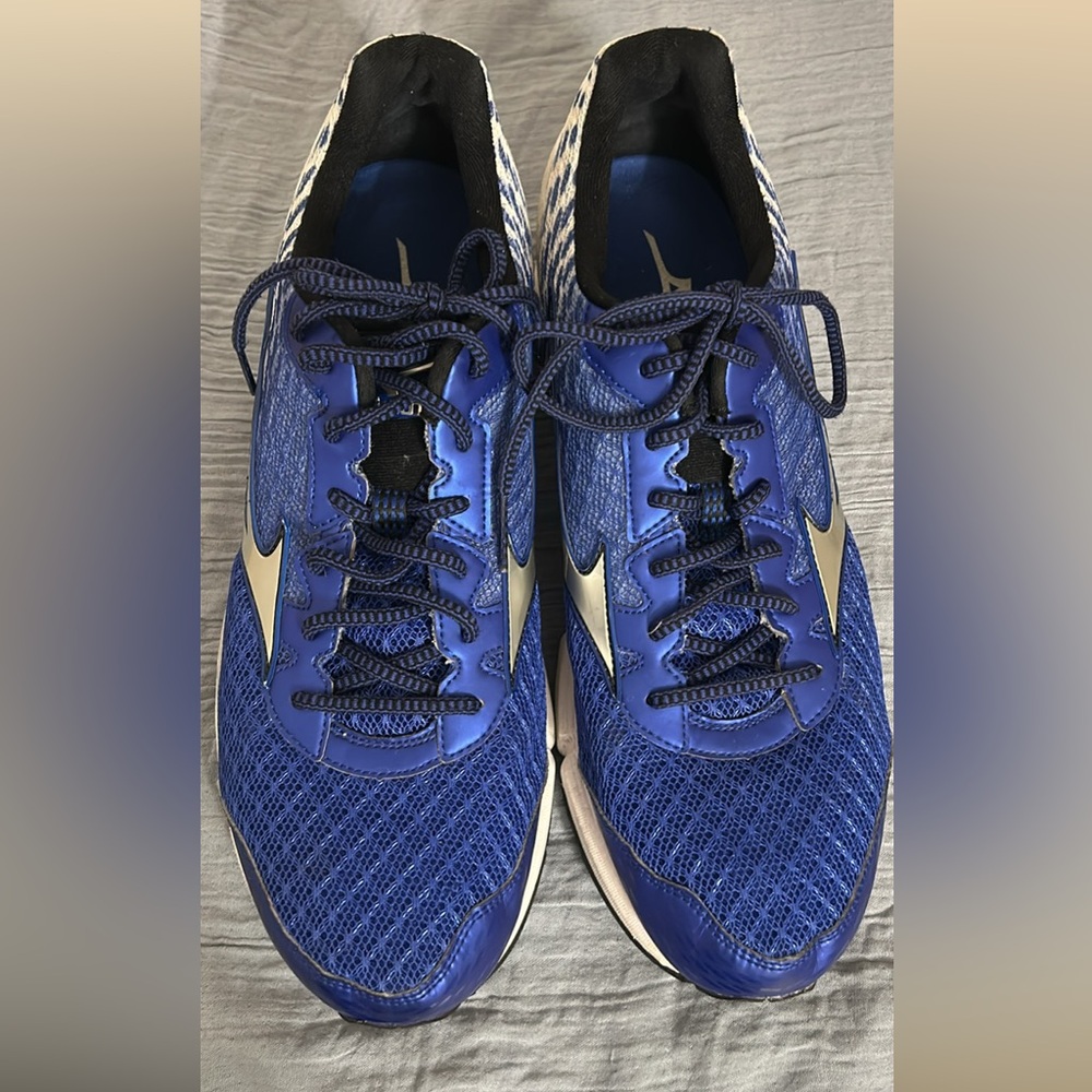 mizuno wave rider 19 osaka. Size 12.5. Blue silver.
